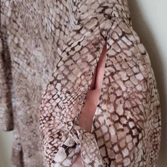 Elegant Chic Brown Patterned Women's Top – Stylish & Versatile Size M - Picture 5 of 7